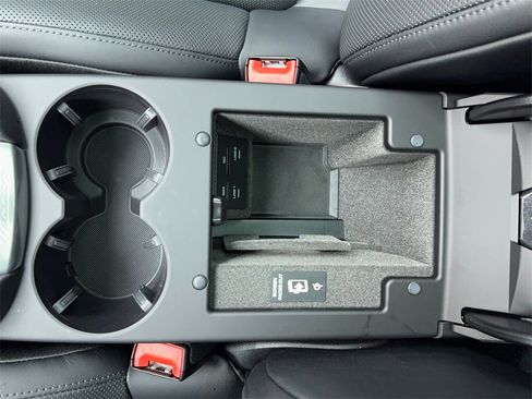 Used 2025 Porsche Macan w/ Premium Package Plus image 31