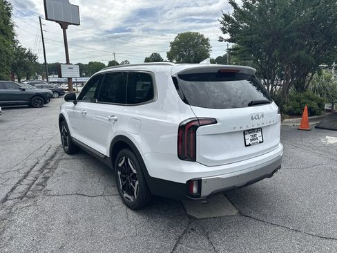 Certified 2024 Kia Telluride EX w/ EX Captain's Chair Package FWD image 8
