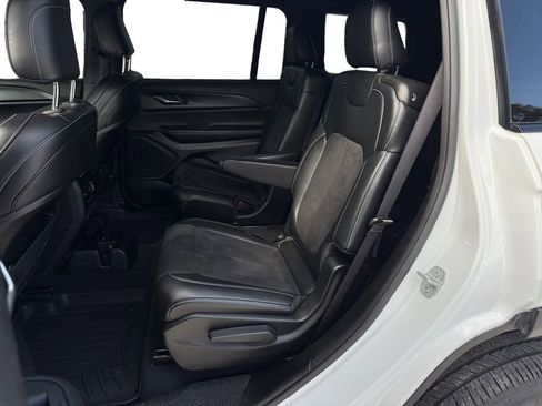 Used 2024 Jeep Grand Cherokee L Altitude image 16