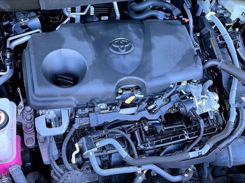 Used 2024 Toyota Highlander LE image 34