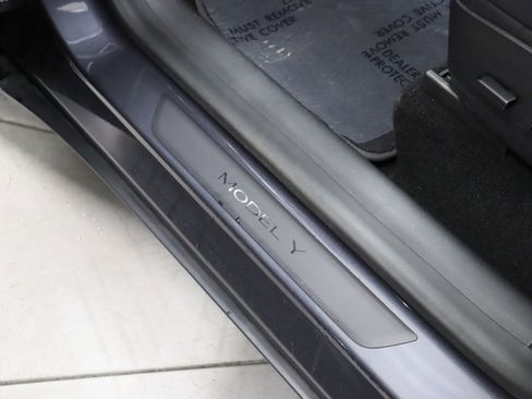 Used 2022 Tesla Model Y Long Range image 32