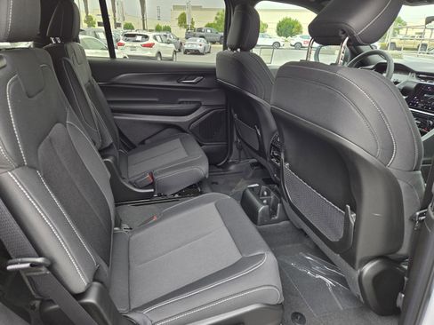 New 2025 Jeep Grand Cherokee L Laredo image 30