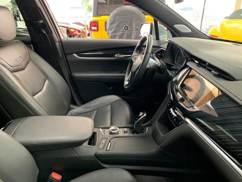 Used 2025 Cadillac XT6 Premium Luxury image 13