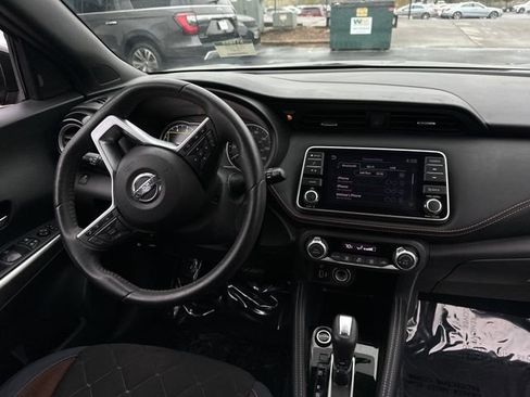 Used 2018 Nissan Kicks SR image 14
