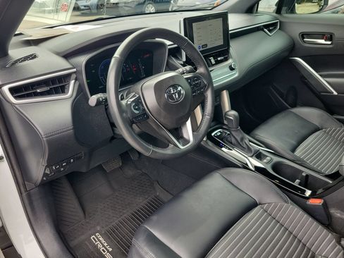 Used 2024 Toyota Corolla Cross AWD Hybrid w/ Convenience Package image 16