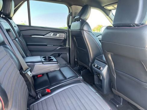 Used 2025 Ford Explorer ST-Line w/ ST-Line Street Pack AWD/4WD image 22