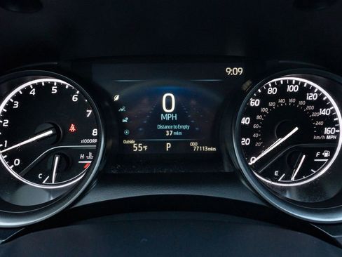 Used 2023 Toyota Camry SE AWD/4WD image 3