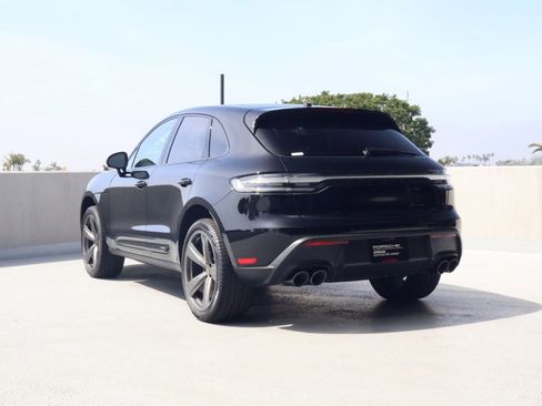 Certified 2025 Porsche Macan image 3