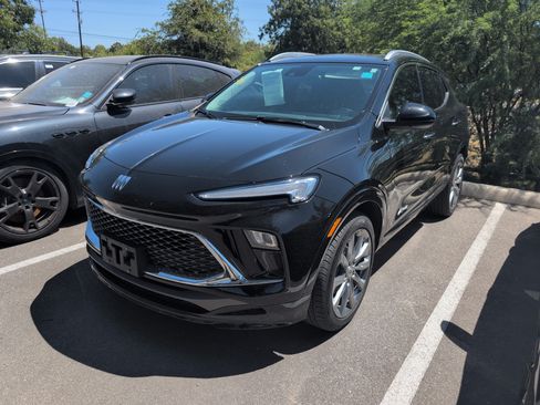 Used 2024 Buick Encore GX Avenir FWD image 4