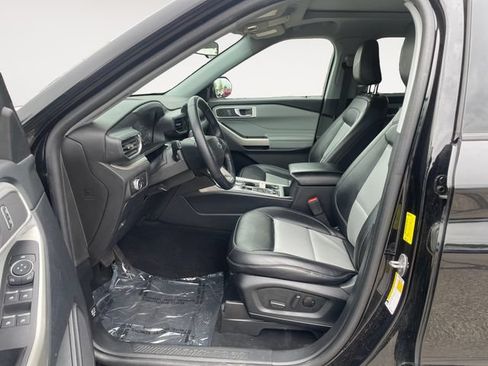 Used 2022 Ford Explorer XLT w/ Equipment Group 202A AWD/4WD image 9