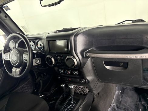 Used 2016 Jeep Wrangler Unlimited Sport image 31
