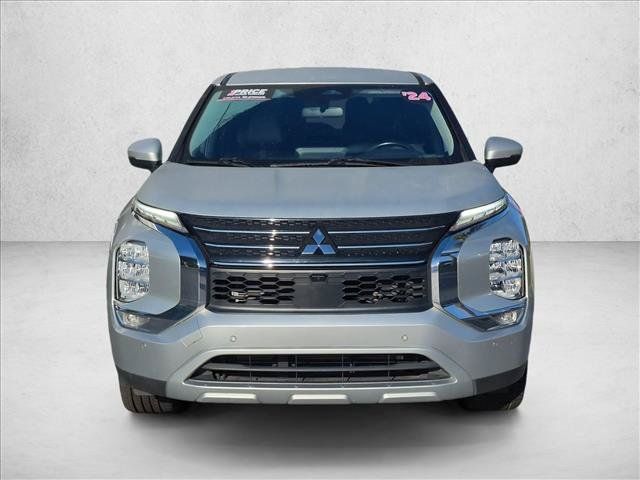 Used 2024 Mitsubishi Outlander SE FWD image 2