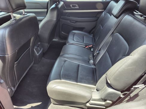 Used 2018 Ford Explorer XLT w/ Equipment Group 202A FWD image 5