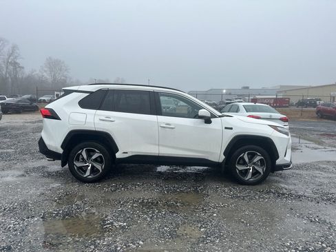 Used 2022 Toyota RAV4 SE w/ Weather & Moonroof Package image 6