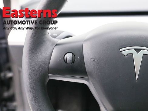 Used 2023 Tesla Model 3 Standard Range image 15