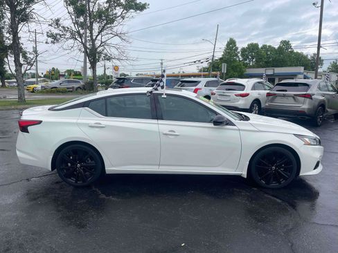 Used 2022 Nissan Altima 2.5 SR w/ Midnight Edition Package FWD image 10