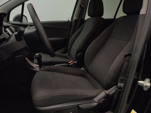 Used 2020 Chevrolet Trax LS w/ Tint and Cruise Package FWD image 17