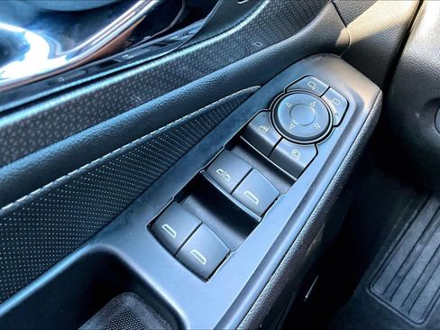 Used 2023 Chevrolet Traverse Premier w/ Redline Edition image 35