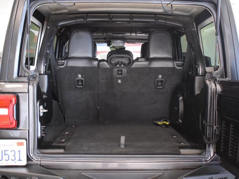 Used 2018 Jeep Wrangler Unlimited Rubicon image 31