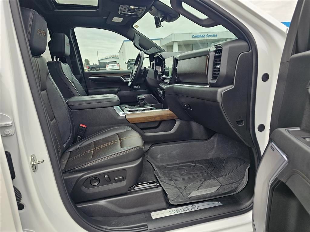 Used 2025 Chevrolet Silverado 1500 High Country AWD/4WD image 10