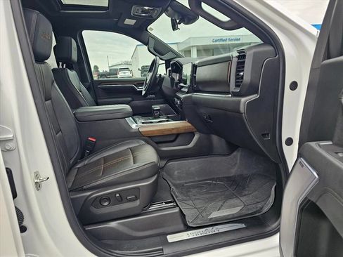 Used 2025 Chevrolet Silverado 1500 High Country AWD/4WD image 10
