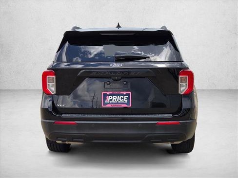 Certified 2022 Ford Explorer XLT RWD image 7