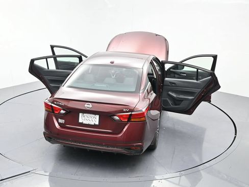 Used 2024 Nissan Altima 2.5 SV FWD image 25