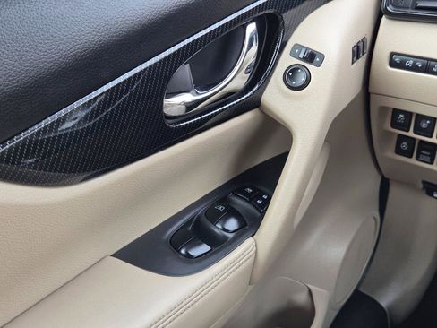 Used 2017 Nissan Rogue SL image 29