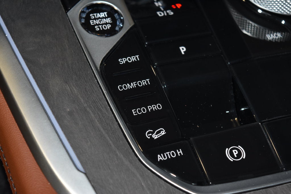 Used 2025 BMW X7 M60i AWD/4WD image 16