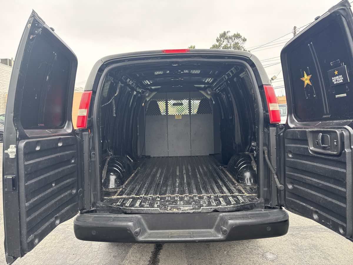 Used 2016 Chevrolet Express 2500 RWD image 8