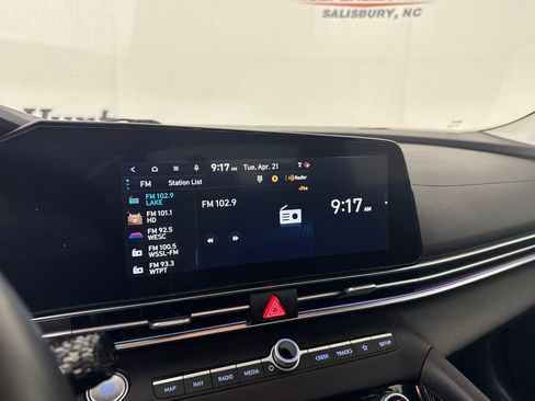 Used 2025 Hyundai Elantra SEL FWD image 16