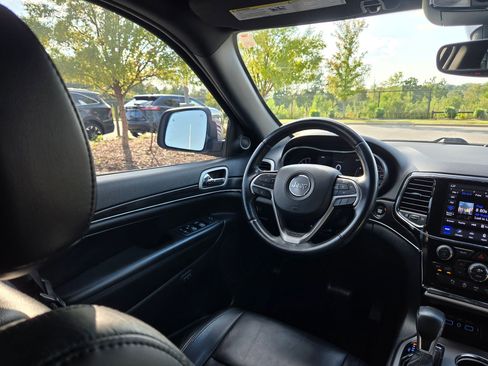 Used 2022 Jeep Grand Cherokee Limited image 9