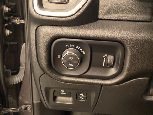 Used 2024 RAM 1500 Big Horn AWD/4WD image 23