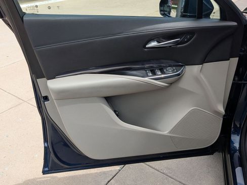 Used 2021 Cadillac XT4 Luxury w/ Cold Weather Package FWD image 13