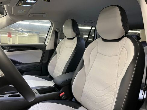 New 2025 Volkswagen Tiguan SE image 19