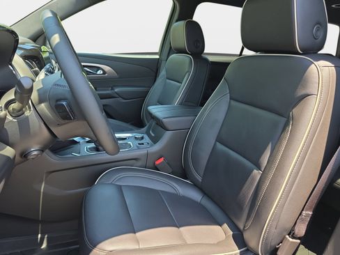 Used 2023 Chevrolet Traverse Premier FWD image 16