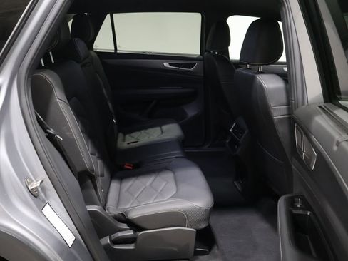 Used 2025 Volkswagen Atlas Cross Sport SE image 22