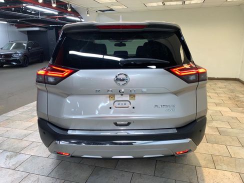 Used 2021 Nissan Rogue Platinum image 6