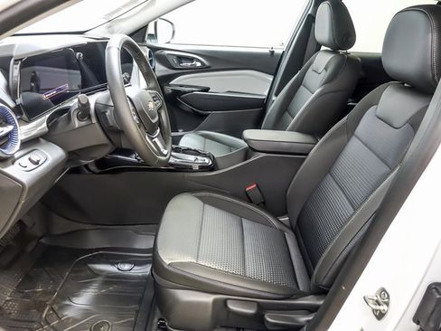 New 2026 Chevrolet Trax LT image 9