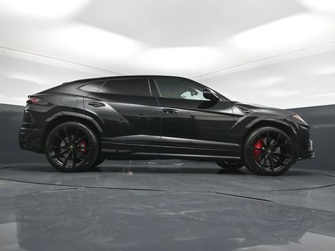 Used 2022 Lamborghini Urus AWD/4WD image 27