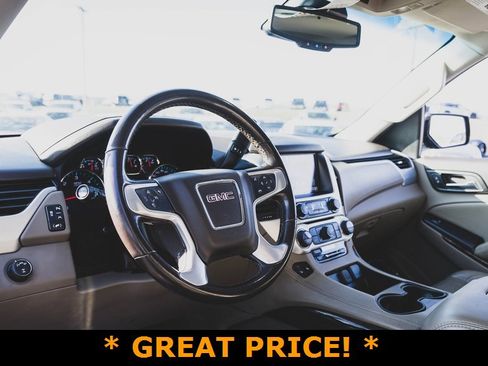 Used 2019 GMC Yukon XL SLT image 2