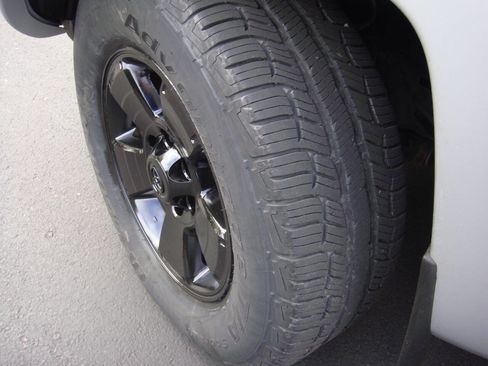 Used 2005 Toyota Tacoma PreRunner RWD image 18