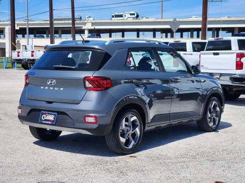 Used 2025 Hyundai Venue SEL image 7