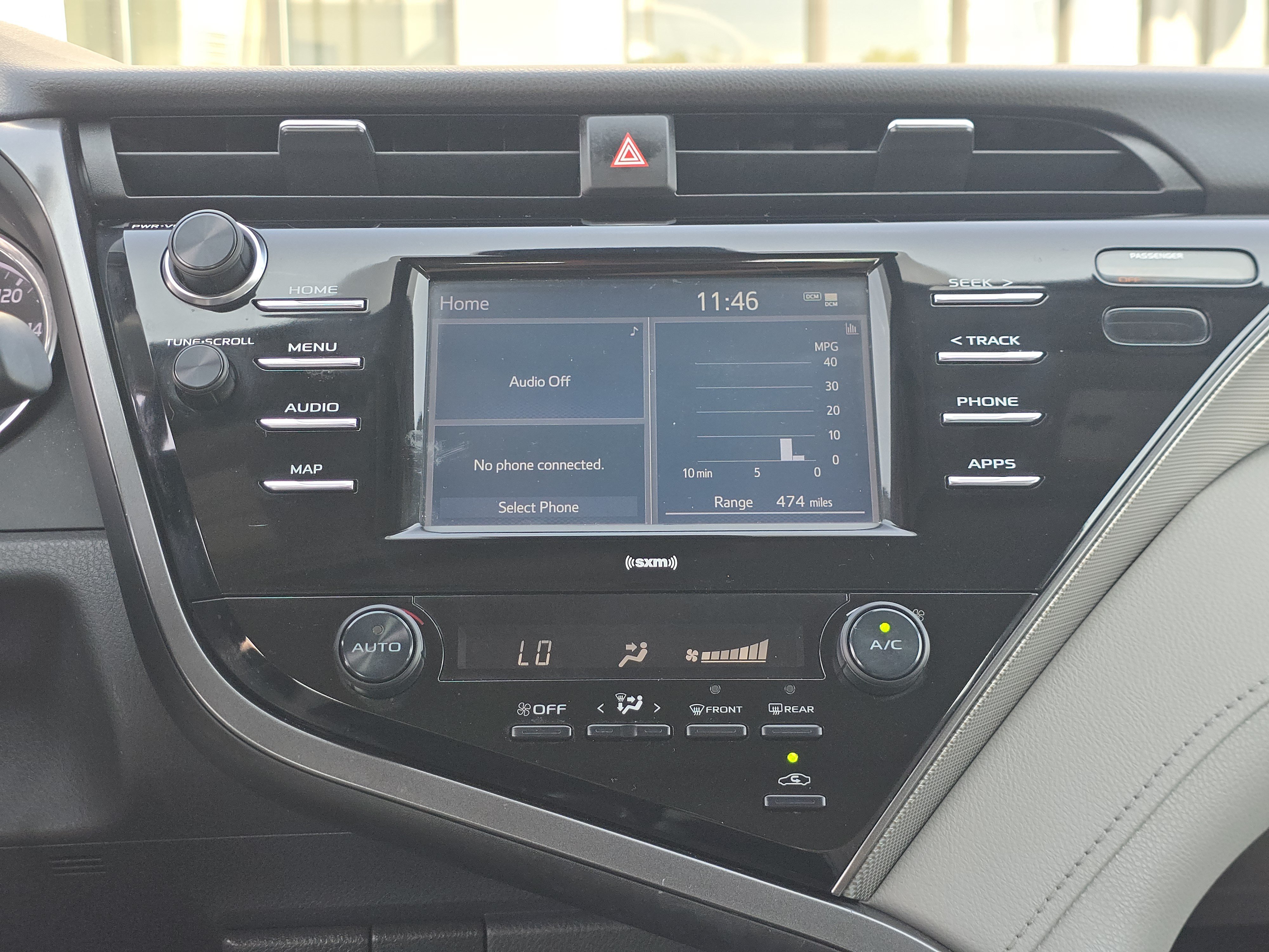 Used 2020 Toyota Camry SE FWD image 23