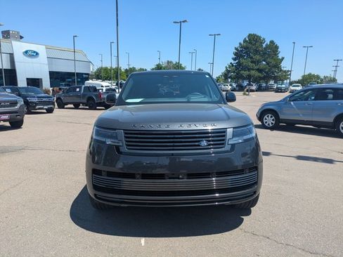 Used 2024 Land Rover Range Rover SV AWD/4WD image 2