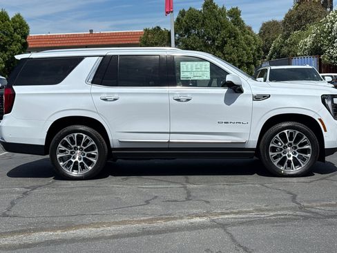 New 2026 GMC Yukon Denali w/ Denali Reserve Package AWD/4WD image 3