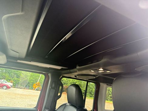 Used 2021 Jeep Wrangler Unlimited Sahara AWD/4WD image 14