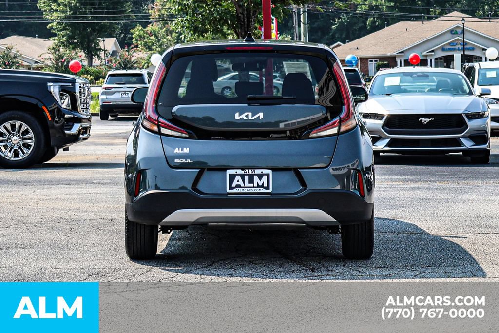 Used 2025 Kia Soul LX w/ LX Technology Package FWD image 11