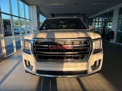 Used 2022 GMC Yukon SLT w/ SLT Premium Package image 2
