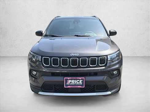 Used 2023 Jeep Compass Limited AWD/4WD image 2